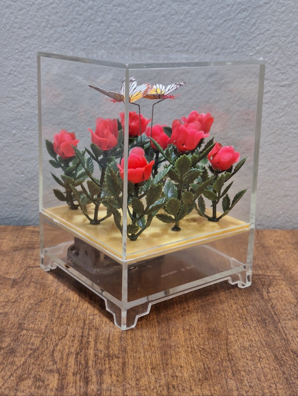 Vintage 1970s Aryclic Lucite 5 Inch Butterfly Pink Roses Music Box Works Retro